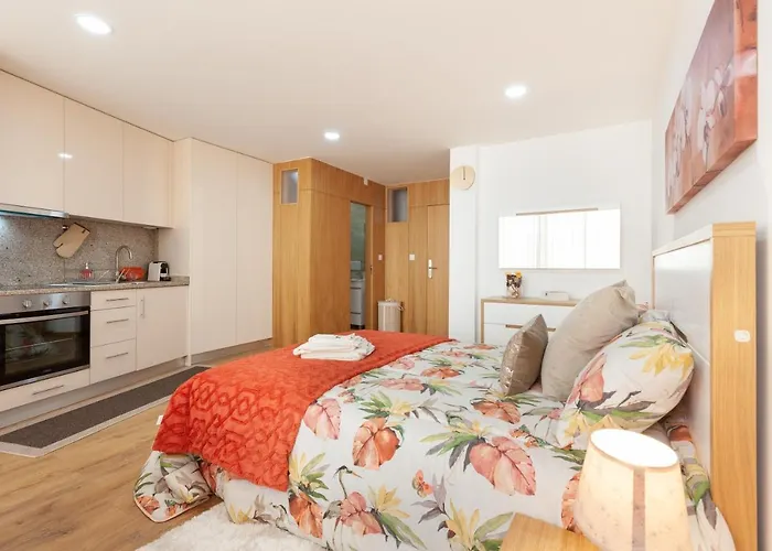 Avenida Apartment 1,2 E 3