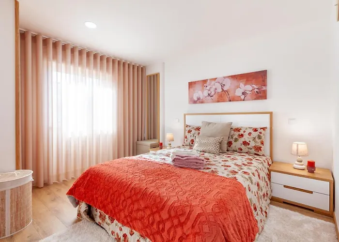 Avenida Apartment 1,2 E 3